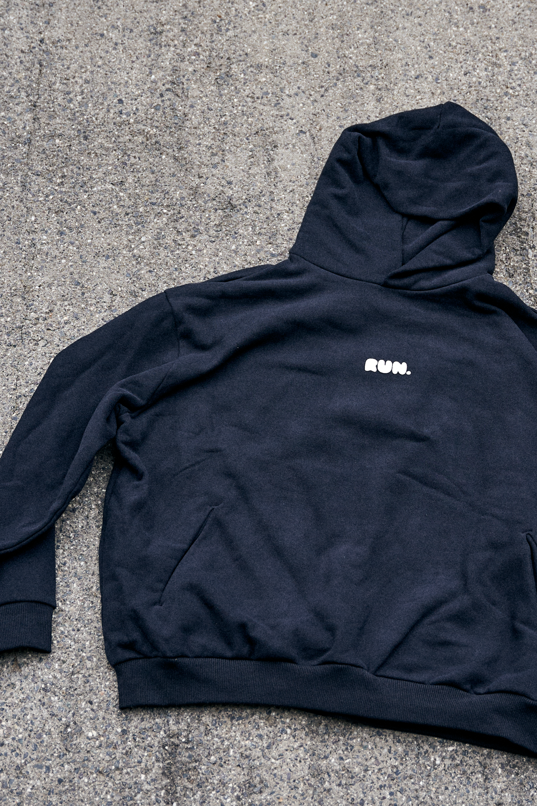 RUN. HOODIE // Black